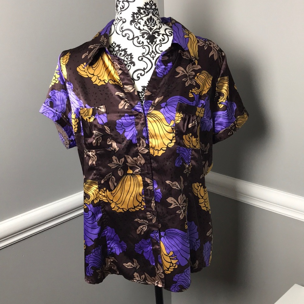 Button up tee BCBG Max Azria XL flower blouse